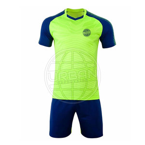 Uniforme de football le plus vendu de haute qualité léger fabriqué en uniforme de football en polyester pour adulte - Product Image 1