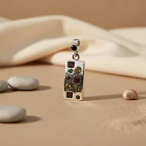 Moderno Colgante de Plata 925 con Piedras Preciosas para Mujer, Chapado en Rodio con Rubí, Piedra Principal de Platino, Detalles en Oro Rosa, Joyería, Regalo - Product Image 1