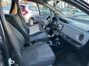 Toyota Yaris LE 2015, 2 Puertas, Hatchback, Listo para Enviar - Product Image 3