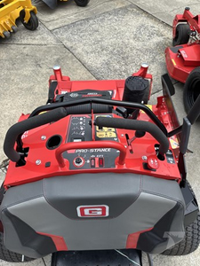 Tondeuse autoportée à rayon de braquage zéro Gravely Pro-Stance 52 2024, 23,5 CV, moteur Kawasaki FX730V, transmission Hydro-Gear ZT-3400, 52 pouces - Product Image 3