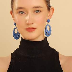 Boucles d'oreilles en raphia faites à la main pour femmes-Bijoux légers Boho Dangle, vacances à la plage d'été, design rond ovale en paille - Product Image 1