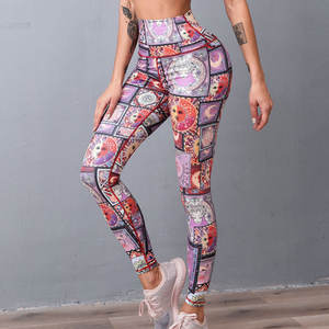 Leggings en tissu extensible personnalisable avec logo OEM pour femmes avec technique de strass pour cadeaux de fitness et de sport - Product Image 2