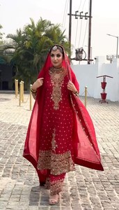 Ensemble Salwar Kameez trois pièces style cachemire en fausse fourrure avec broderies lourdes et dupatta assortie – Vente en gros - Product Image 4