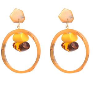 Pendientes de moda de resina de color personalizados de alta calidad altamente pulidos y brillantes hechos a mano para mujeres de la India. - Product Image 1