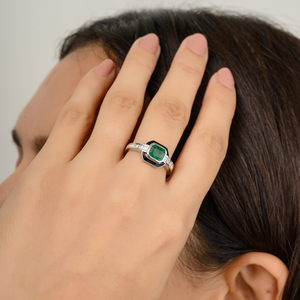 Personalizado 100% auténtico oro blanco Esmeralda y Diamante declaración esmalte anillo al por mayor fabricante de joyería fina - Product Image 2