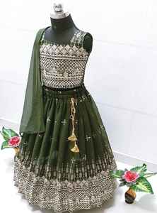 Lahenga Choli ปักเลื่อมด้วยงานเย็บที่สวยงามกำลังมาแรง - Product Image 6