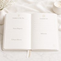 Carnet de Prières LABON en Cuir Végétalien Blanc Porcelaine avec Breloque Colombe Dorée, Couverture Rigide, Cadeau Idéal pour la Réflexion et la Prière