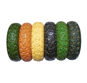 Bracelet en Lucite en résine de forme torsadée à la mode avec motif géométrique Bracelet en acrylique fait main élégant pour bijoux de mode pour femmes - Product Image 1