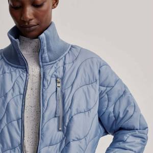 Stylish Quilted <b>Jacket</b> for Women with Zip-Up Closure <b>Lightweight</b> and Warm Outerwear for Winter - Product Image 4