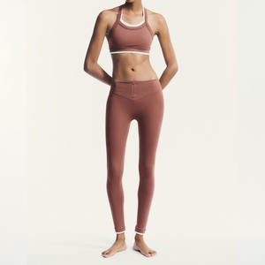 Ensemble de yoga élégant tissu respirant flexible à séchage rapide et lisse idéal pour l'entraînement quotidien, la salle de sport ou les voyages style vêtements de sport - Product Image 1
