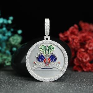 จี้เงินแท้ 925 หรูหรา สลักโลโก้ตามสั่ง ทรงกลม ประดับเพชรโมอิสซาไนต์ทรงบริลเลียนต์  แบบ Iced Out  เคลือบสี  เครื่องประดับฮิปฮอป - Product Image 1