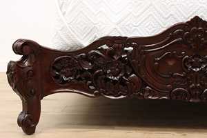 Marco de cama Ayana hecho de madera de caoba de alta calidad con tallado a mano y diseño ecológico clásico para uso en dormitorios interiores - Product Image 6