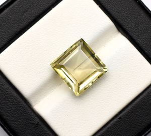Cuarzo Limón en Forma Cuadrada de 12X12X7 mm, Aproximadamente 7.55 Quilates, Gemas Facetadas, Corte Cuadrado, Para la Elaboración de Joyas - Product Image 1