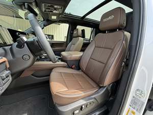 SUV Familiar Premium de 3 Filas Usado, Modelo 2025, Alto Rendimiento - Product Image 4
