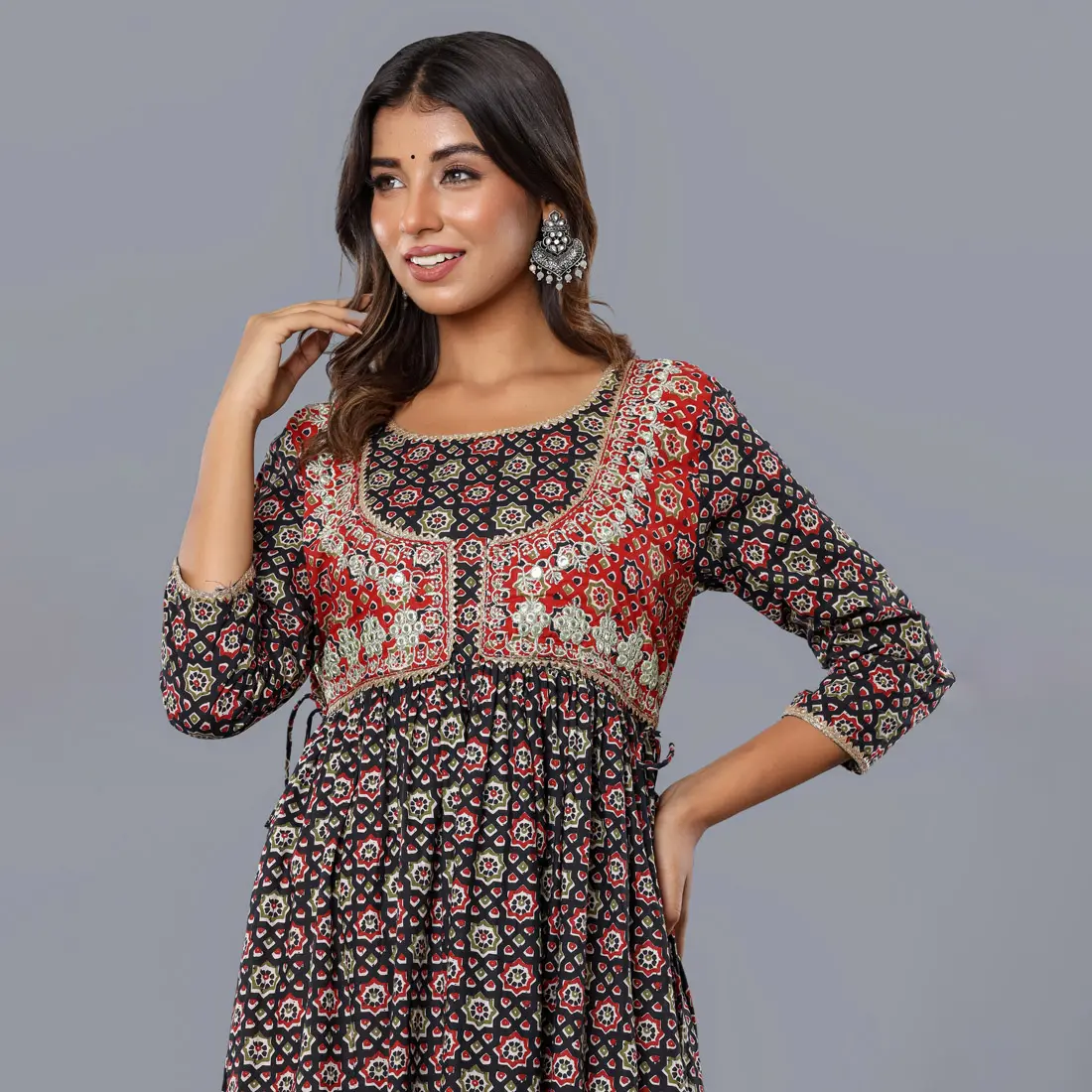 مظهر رائج جديد ملابس موسمية قطن رايون مطبوع مجموعة كورتا للفتيات الهندية جاهزة رخيصة السعر بسعر منخفض بالجملة