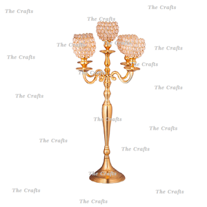 Juego de candelabros de metal y cristal de color dorado de tres candelabros de diferentes tamaños para uso en bodas y eventos - Product Image 2