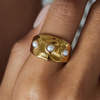X&L Schmuck Großhandel Perlenring 18K Vergoldeter Edelstahl Unregelmäßiger Breiter Wellenring mit Glasperlen-Einlage