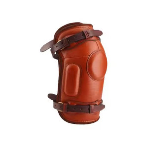 Rodilleras ecuestres de alta calidad hechas a medida, rodilleras protectoras de seguridad de Color marrón con cinturones de cuero duraderos - Product Image 2