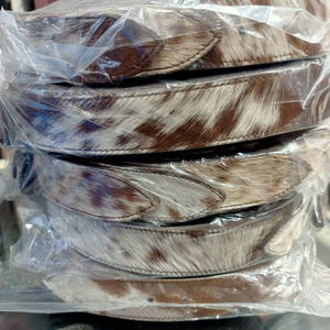 Ceintures en cuir de vachette véritable marron en gros du Pakistan, longueur personnalisée, en cuir de veau pour hommes et femmes, avec poils en cuir véritable - Product Image 6