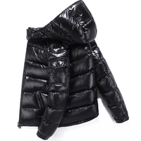 Abrigo acolchado de plumón de alta calidad con logotipo personalizado OEM, chaqueta gruesa con capucha de tendencia para hombre, chaqueta acolchada brillante de invierno personalizada para hombre