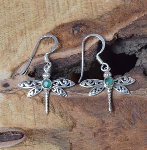 ต่างหูแมลงปอสีมรกต เงินแท้ 925 ประดับพลอยประจำเดือนพฤษภาคม ทำด้วยมือ น่ารัก สวยสง่า ไม่ซ้ำใคร ของขวัญสำหรับงานปาร์ตี้สำหรับผู้หญิง - Product Image 1