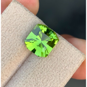Peridoto Verde Natural Impecable de 3.60 CT, Corte Elegante, Claridad Impecable, 9.7x9.0x5.5mm, Procedente de la Mina Supat, Pakistán - Product Image 1