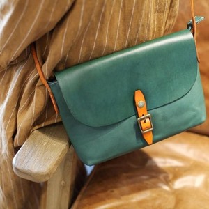 Sac à bandoulière en cuir résistant à l'eau de style japonais Finition de protection tout temps Matériaux durables Conceptions fonctionnelles fiables - Product Image 1