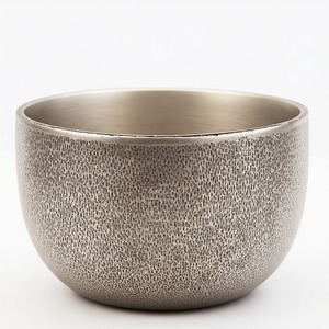 Jardinière décorative en métal brillant poli rustique parfaitement adaptée à la décoration de jardin élégante et aux besoins de style saisonnier - Product Image 1