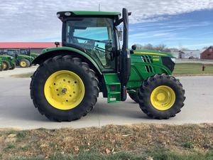 Tractor agrícola John y Deee 6130R 120 CV 4x4 con implementos completos a precios muy económicos disponibles - Product Image 3