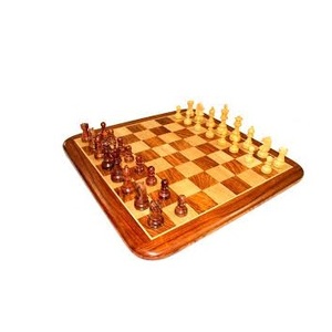 Jeu d'échiquier en bois poli de luxe fait main - Product Image 1