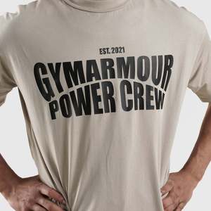 Camiseta Deportiva Beige Power Crew, Etiqueta Personalizada, Estilo Jersey de Alto Rendimiento para Ejercicio, con Gráficos Serigrafiados - Product Image 6