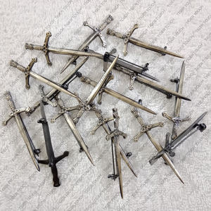 Antiguo Wallace Kilt Pin Claidhmhor diseño entrelazado tamaño infantil hebilla de cobre Kilt Pin - Product Image 6