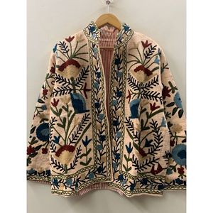 Veste en coton brodée au point Crewel motif fleurs sauvages ivoire, artisanale de Jaipur, écologique, style Prairie Chic Garden Manuscript - Product Image 3