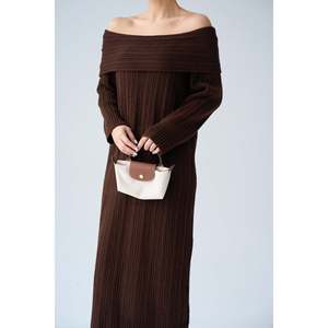 เดรสคอวีสีน้ำตาลเข้ม - Product Image 3