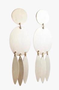 Pendientes de metal de latón de la mejor calidad, aro tribal elegante con chapado en oro, forma de flor de medio corte para regalo - Product Image 4