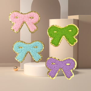 Patch thermocollant en chenille brodé à la main en forme de nœud mignon pour chapeaux et accessoires de mode - Product Image 1