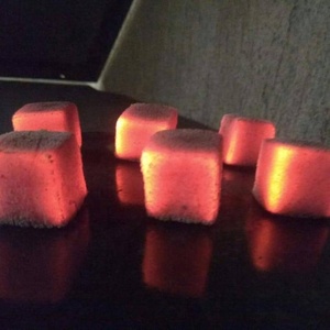 Indonesia 100% Briqueta de carbón de cáscara de coco natural Calidad Premium BBQ Hookah Cubo de carbón Aserrín de bambú Shisha Carbón - Product Image 3