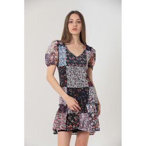 Vestido Topshow con Cuello en V y Estampado Floral Mixto, Manga Corta, Opciones al por Mayor - Product Image 5