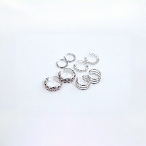 Set di 8 Orecchini a Clip Placcati Argento, Senza Foro, con Zirconi e Cristalli Multicolore, Clip per Cartilagine Minimaliste a Strati - Product Image 2