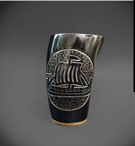 Cuerno de Vidrio para Beber de Alta Calidad Hecho a Mano, Tallado, Estilo Vikingo, con Logotipo Personalizado, Vaso Corto - Product Image 2