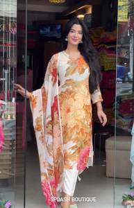 สไตล์ punjabi monsson Season พิเศษคอวีพร้อมพิมพ์ลายดอกไม้แฟนซีความยาวเข่า kurti & pent พร้อม dupatta สำหรับผู้ใหญ่พิเศษ - Product Image 6