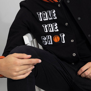Veste d'hiver pour homme de style universitaire avec intérieur chaud et style streetwear moderne Veste d'hiver pour homme de style universitaire - Product Image 3