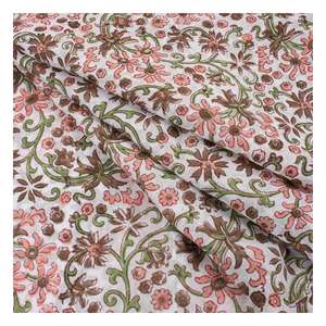 Tissus en coton imprimés à la main en bloc floral, largeur 44 pouces, adaptés à la confection de robes et idéaux pour l'utilisation dans les textiles de maison - Product Image 2