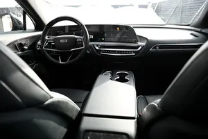 2023 LIRIQ SUV AWD R18 Lithium Battery 110kWh Leather Seats Double Motor <b>Panoramic</b> Sunroof - Product Image 4