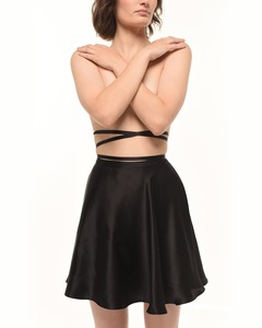 กระโปรงมินิสั้นทรงเอ ผ้าซาตินสีดำ เอวสูง ไซส์ XS แบบพันรอบ ผ้าไหมวิสโคส ระบายอากาศดี สไตล์สตรีทแวร์ เหมาะสำหรับผู้หญิงทุกคน - Product Image 3