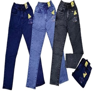 Jeans décontractés taille haute à coupe droite RFD pour garçons avec petit patch détaillant l'approvisionnement en vrac - Product Image 1