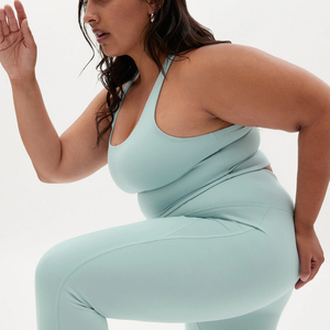 Soutien-gorge de sport grande taille pour femme avec logo frontal, respirant, en élasthanne/nylon, bretelles réglables et convertibles pour le yoga et la gym - Product Image 3