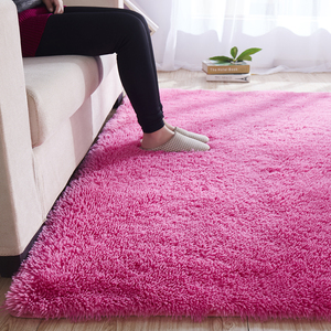 พรมขนฟูสไตล์โบฮีเมียนแบบสั่งทำพิเศษ ความหนา 5-6 มม. ผลิตจากไหมและขนสัตว์ ให้สัมผัสนุ่มฟู สีสันสดใส เหมาะสำหรับตกแต่งบ้านสไตล์ผสมผสานอย่างมีสไตล์ ด้วยเทคนิคการทอแบบ Tufted - Product Image 4