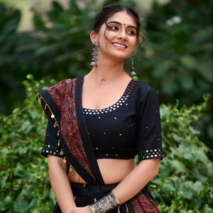 Navratri Special Collation Couleur noire Lehenga Choli en plaine avec Gota Patti travaille sur un tissu en pur coton pour les femmes indiennes - Product Image 1