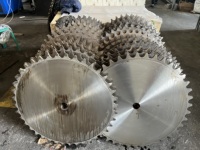 Pignon de chaîne à rouleaux en acier inoxydable personnalisé pour entraînement industriel avec 14, 16 ou 20 dents, ou engrenage de chaîne 428